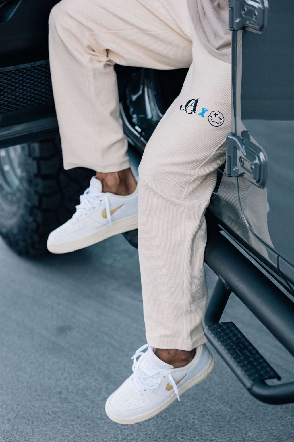 "APPTONLY" Cord Jogger
